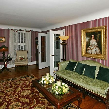 Готель Cobblestone Manor Оберн-Гіллс Інтер'єр фото